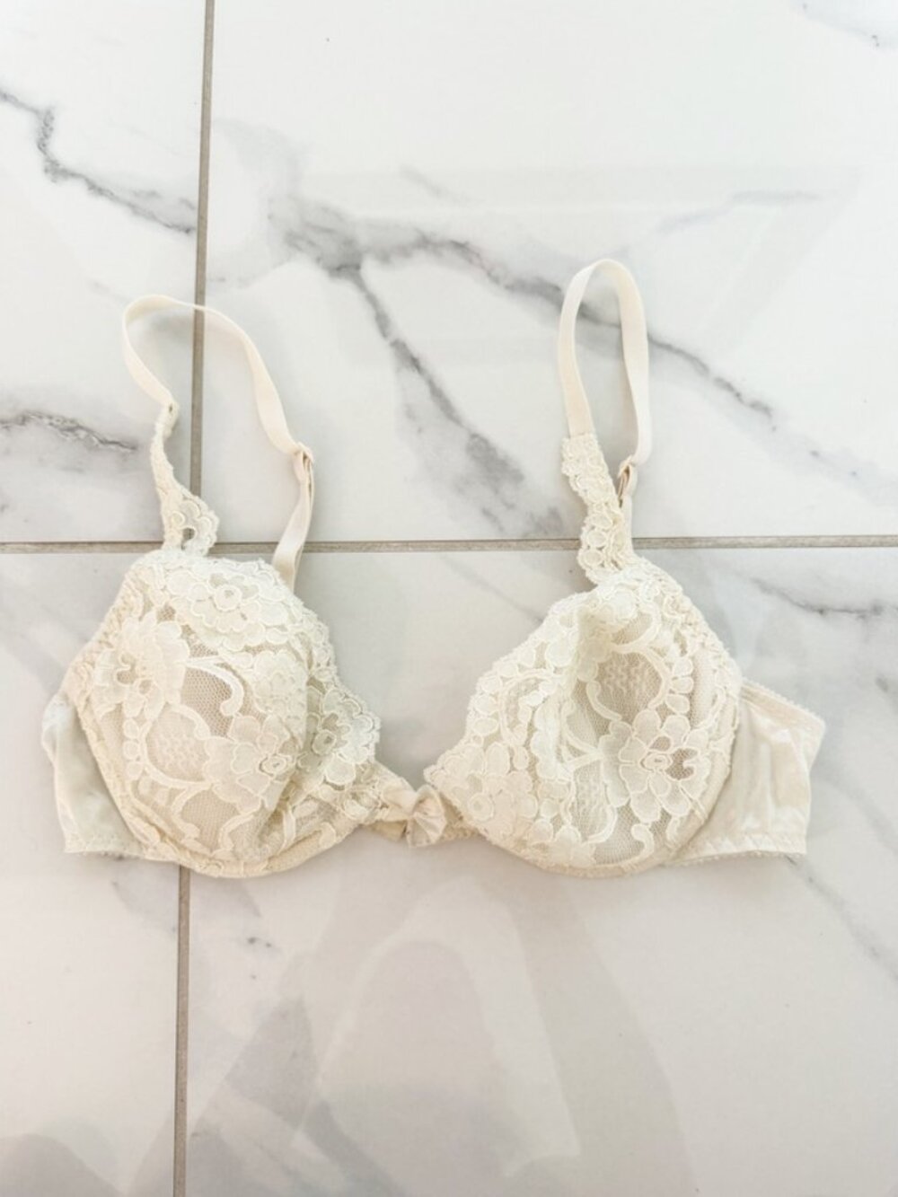 Vtg Victoria's Secret Second Skin Satin Padded Miracle Bra 34B Ivory Coquette - Picture 2 of 10